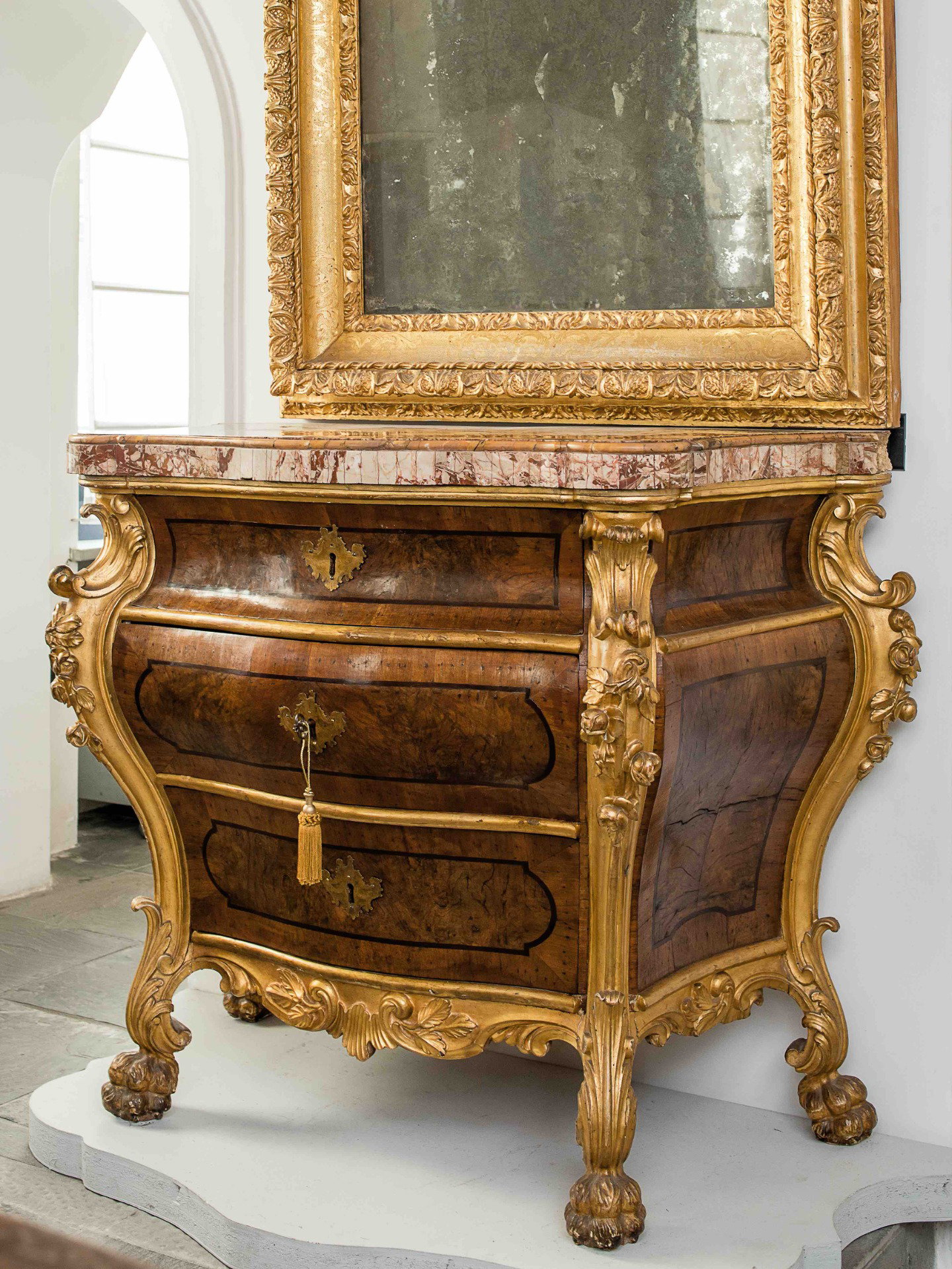 Marche region chest of drawers (ex Count Gallo of San Marzano, Osimo, Ancona)